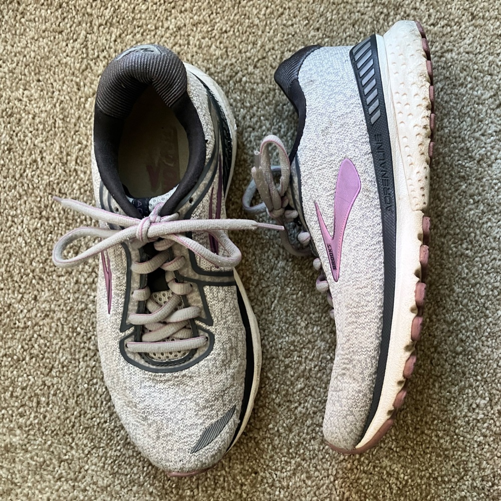 Brooks Adrenaline‎ GTS 20 Lace Up Running Shoes Gray Purple Women's Size 7B